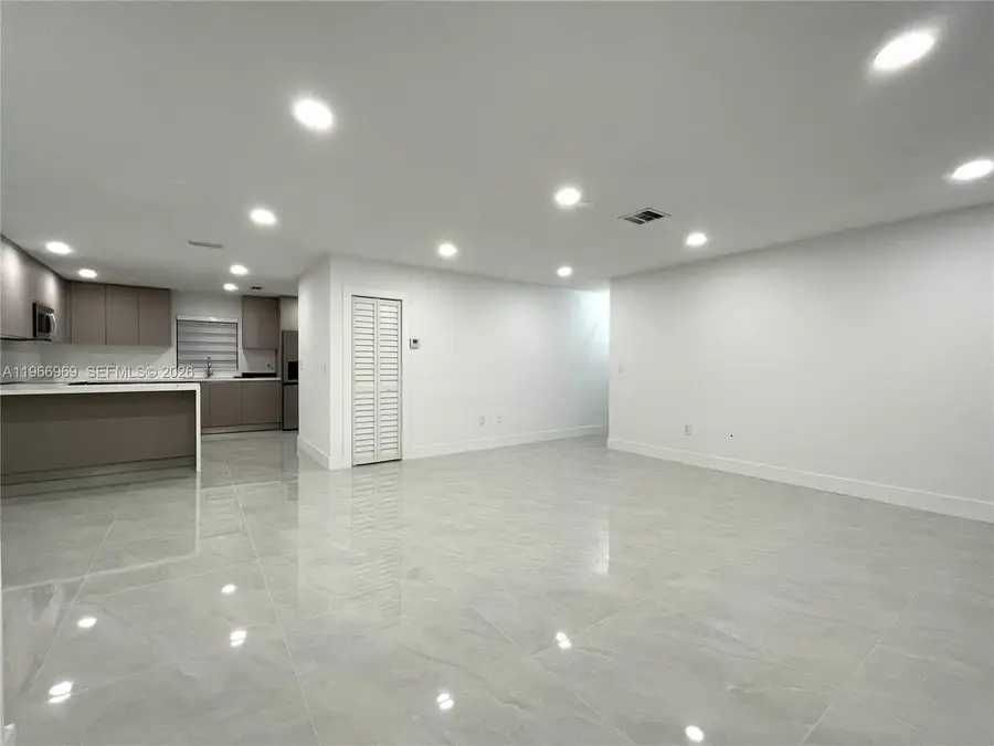 860 SE 9th Ct, Hialeah, FL 33010 - #3