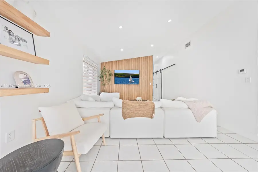 8865 NW 110th St, Hialeah Gardens, FL 33018 - #3