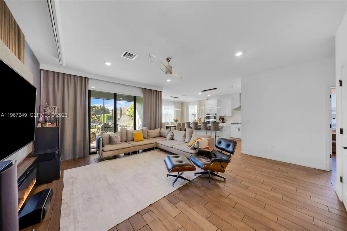 2454 Primrose Pl, Oakland Park, FL 33309 - #1