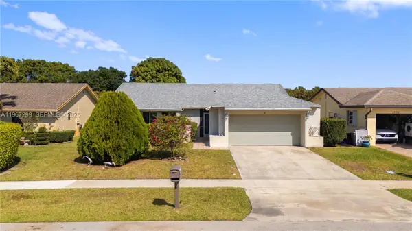 10681 Greenbriar Ct, Boca Raton, FL 33498