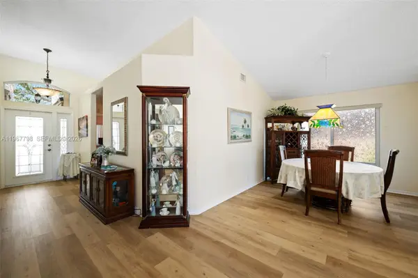 372 NW 45th Ter, Deerfield Beach, FL 33442