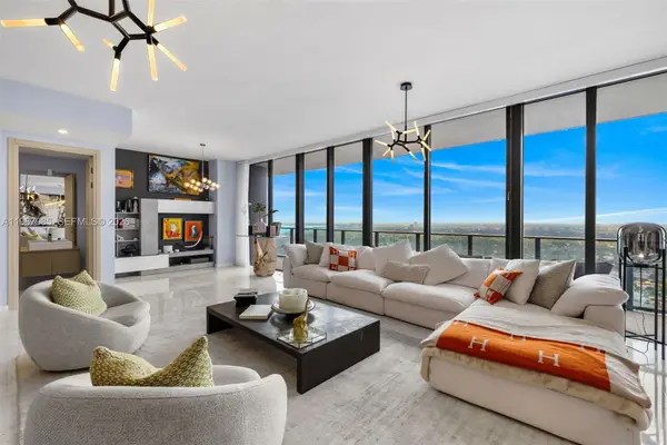 1000 Brickell Plz #PH5304, Miami, FL 33131