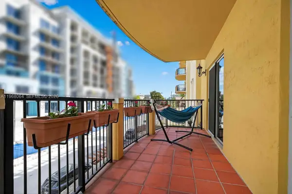 322 Madeira Ave #304, Coral Gables, FL 33134