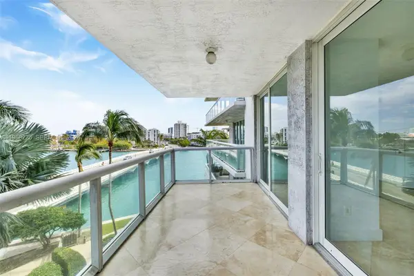 10 Venetian Way #403, Miami Beach, FL 33139