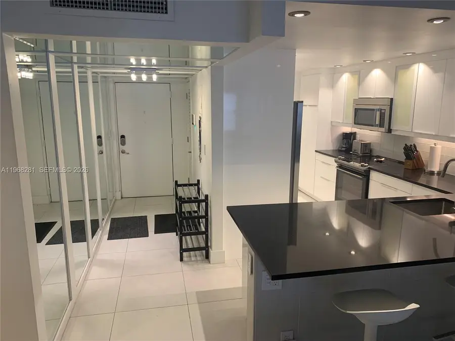 2326 S Cypress Bend Dr #221, Pompano Beach, FL 33069 - #2