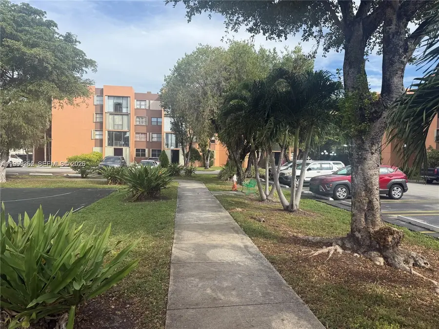 9420 W Flagler St #104, Miami, FL 33174 - #3