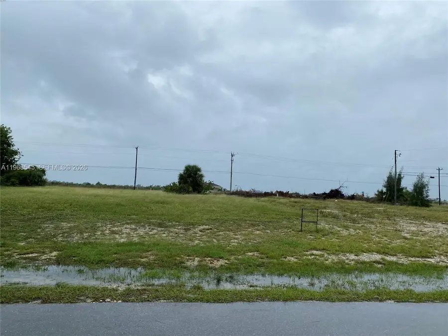 527 N Nelson Rd N, Cape Coral, FL 33993 - #2