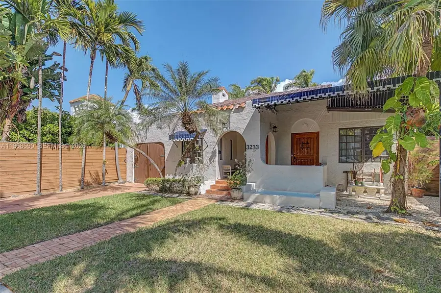 3233 Crystal Ct, Miami, FL 33133 - #3