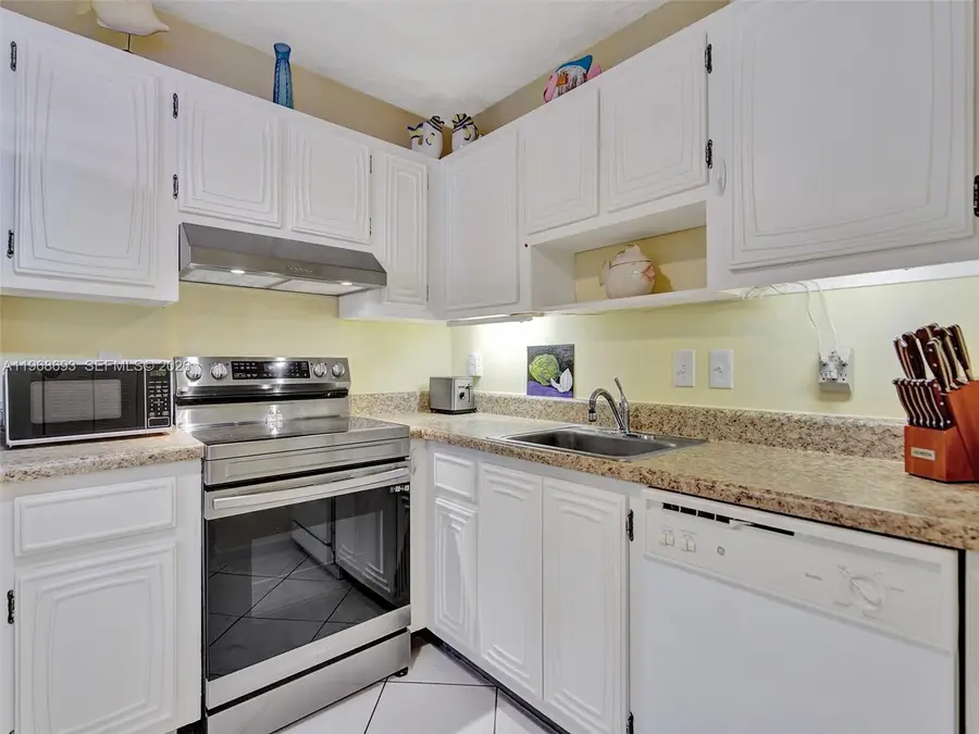 2861 Somerset Dr #211, Lauderdale Lakes, FL 33311 - #2