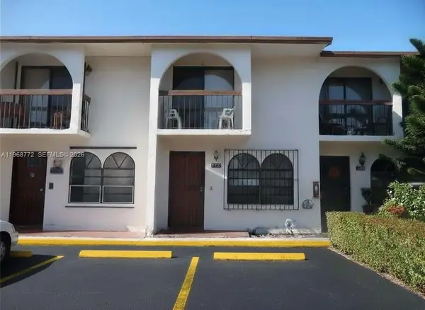 1082 W 79th St #25, Hialeah, FL 33014