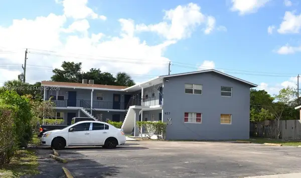 927 S Pine St, Lake Worth, FL 33460