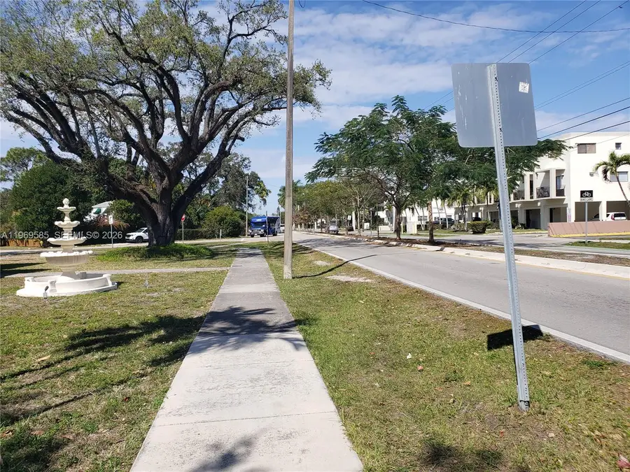 524 S Royal Poinciana Blvd, Miami Springs, FL 33166 - #2