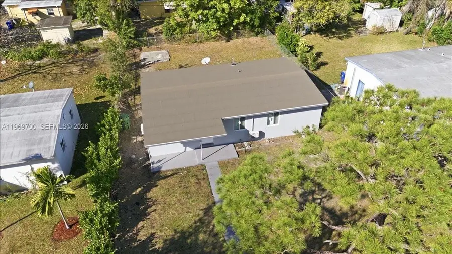 931 Chateau Park Dr, Fort Lauderdale, FL 33311 - #3