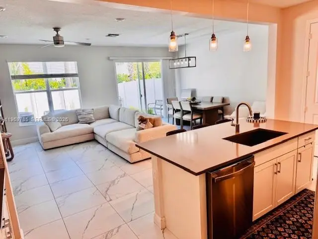 4342 Lago Dr, Pompano Beach, FL 33064 - #3