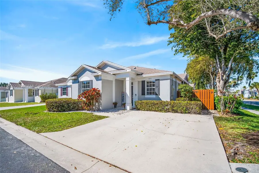 5911 Kelsey Ln, Tamarac, FL 33321 - #3
