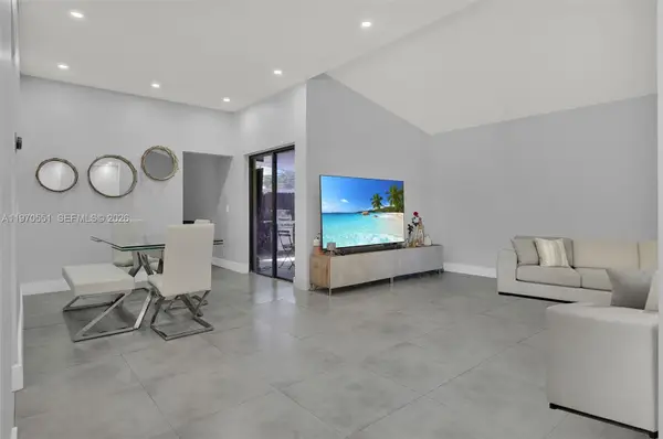 17032 NW 63rd Pl, Hialeah, FL 33015