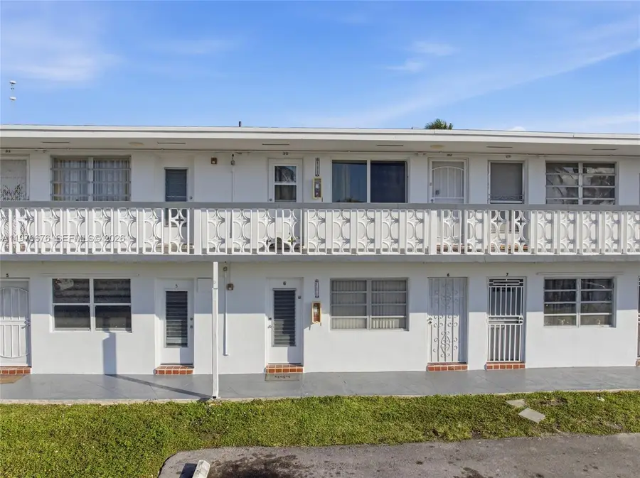 15 NW 204th St #30, Miami Gardens, FL 33169 - #2