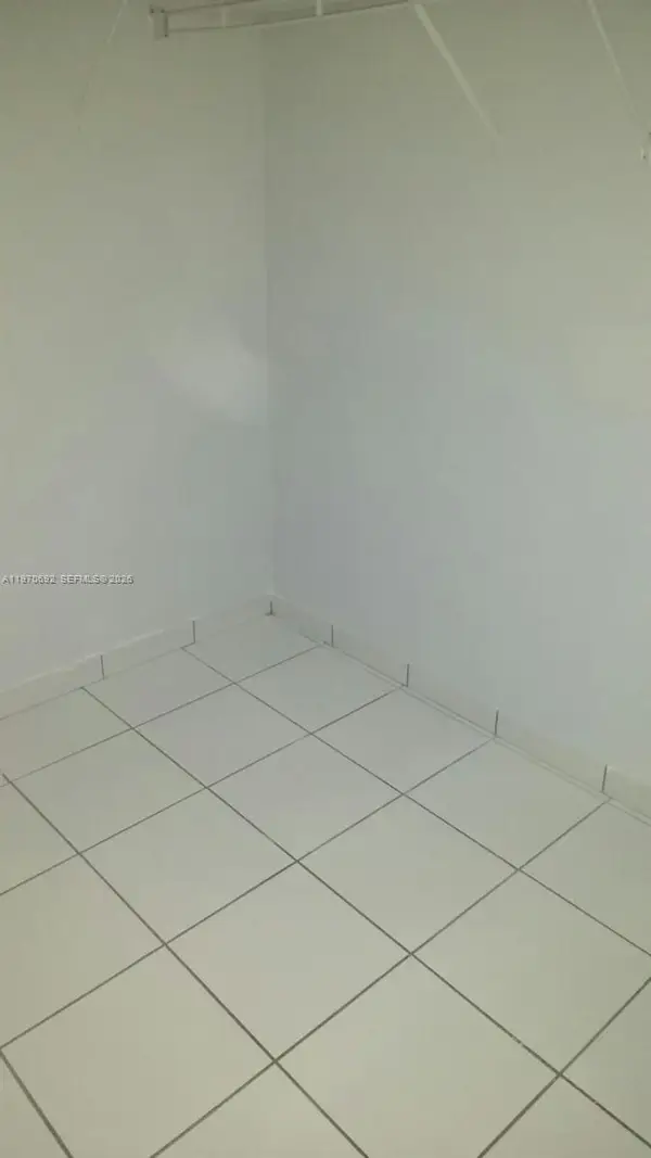 9810 Hammocks Blvd #202, Miami, FL 33196