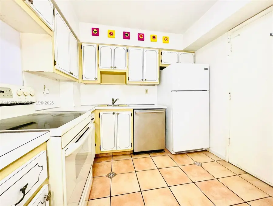 1658 Bay Rd #203, Miami Beach, FL 33139 - #2