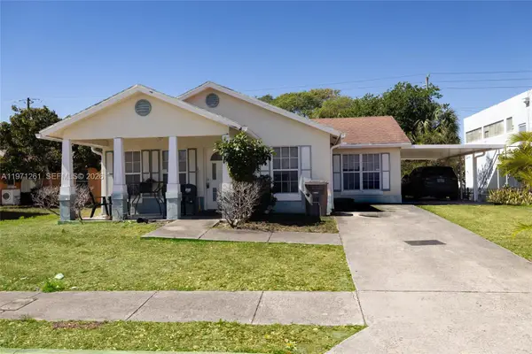 1107 Freshwater Lakes Dr, West Palm Beach, FL 33401