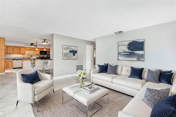 735 NE 38th St, Oakland Park, FL 33334