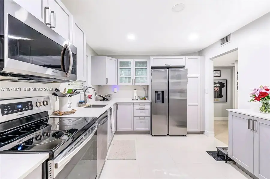 601 Ives Dairy Rd #000, Miami, FL 33179 - #3