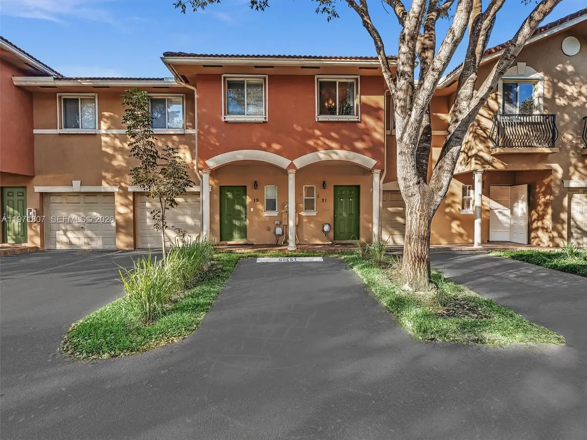 21 SE 3rd Ave, Hallandale Beach, FL 33009 - #1