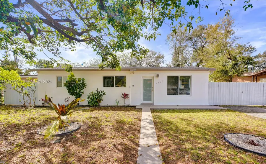 1220 NE 206th St, Miami, FL 33179 - #2