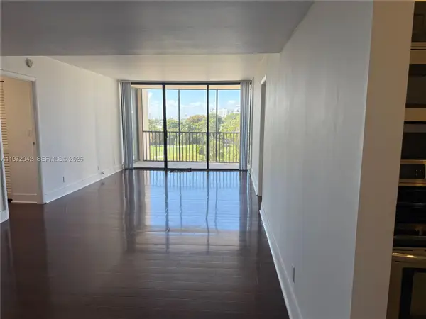 20335 W Country Club Dr #502, Aventura, FL 33180