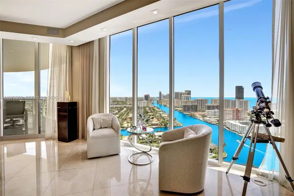 21200 Point Pl #PH2804, Aventura, FL 33180