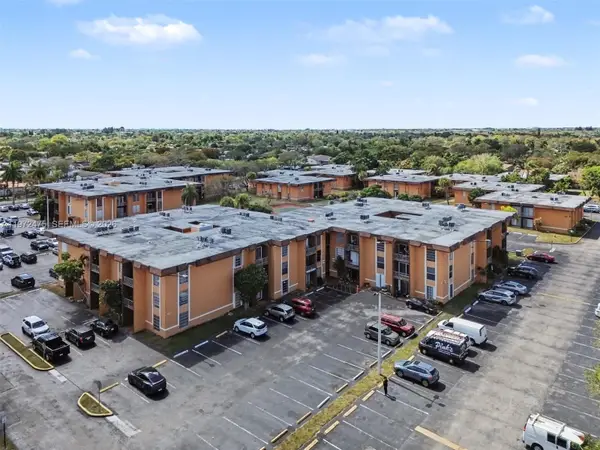 9417 SW 76th St #X36, Miami, FL 33173