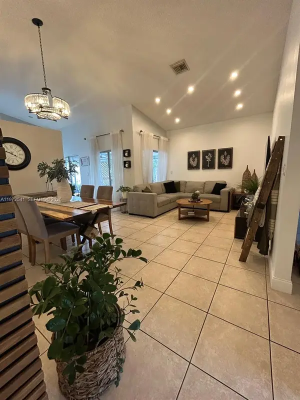 7851 NW 34th Pl, Davie, FL 33024