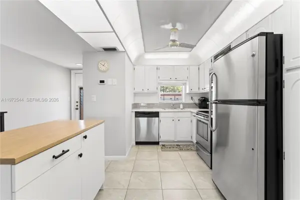 9523 S Hollybrook Lake Dr #21-307, Pembroke Pines, FL 33025