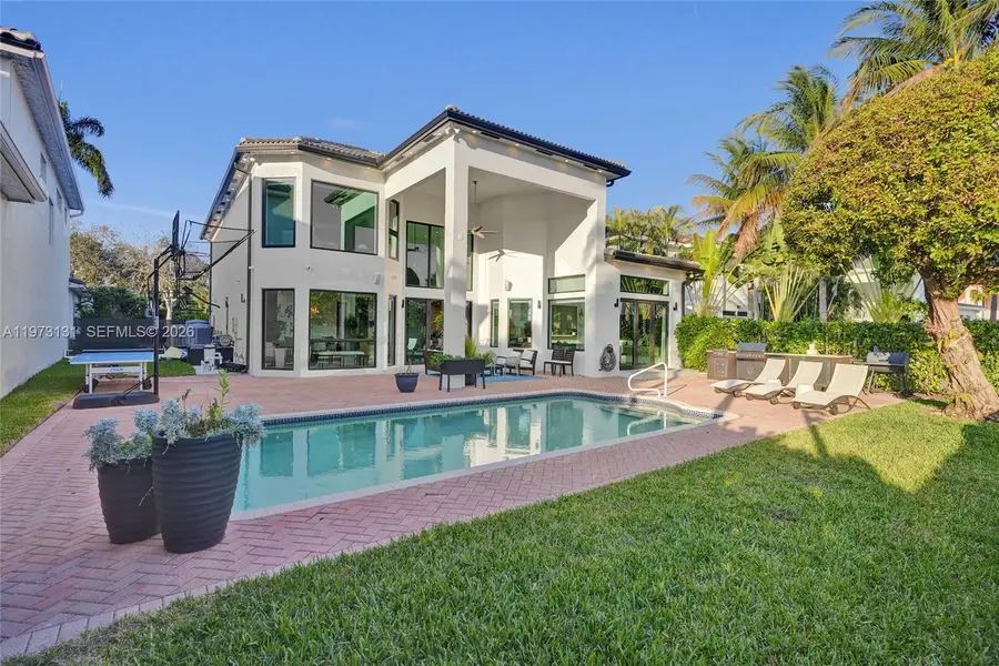 1572 NE 194th St, Miami, FL 33179 - #3