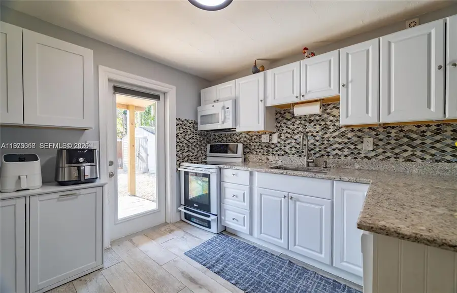 2950 NE 11th Ave, Pompano Beach, FL 33064 - #3