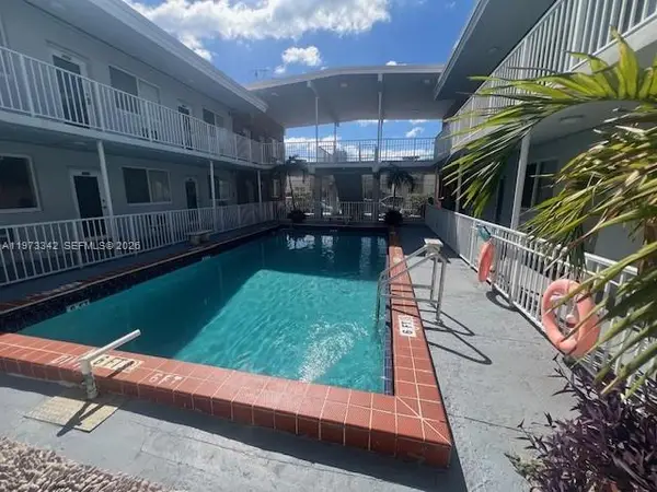 305 69th St #205, Miami Beach, FL 33141