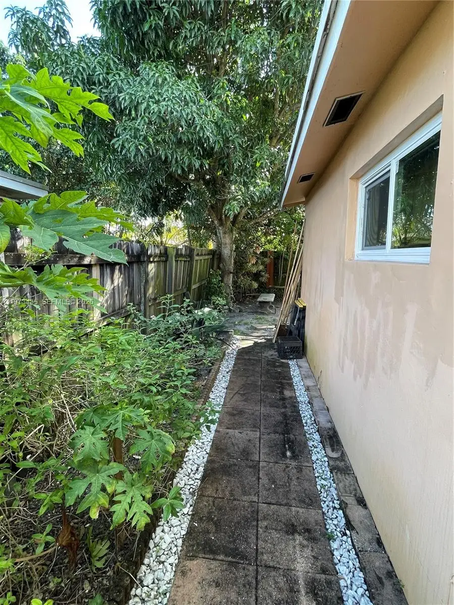 6560 NW 25th Ct, Sunrise, FL 33313 - #2