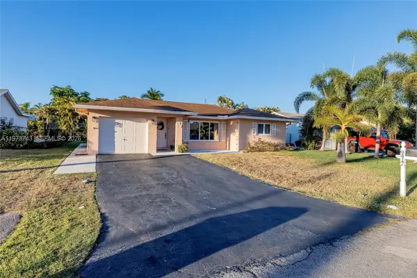 9417 NW 72nd St, Tamarac, FL 33321