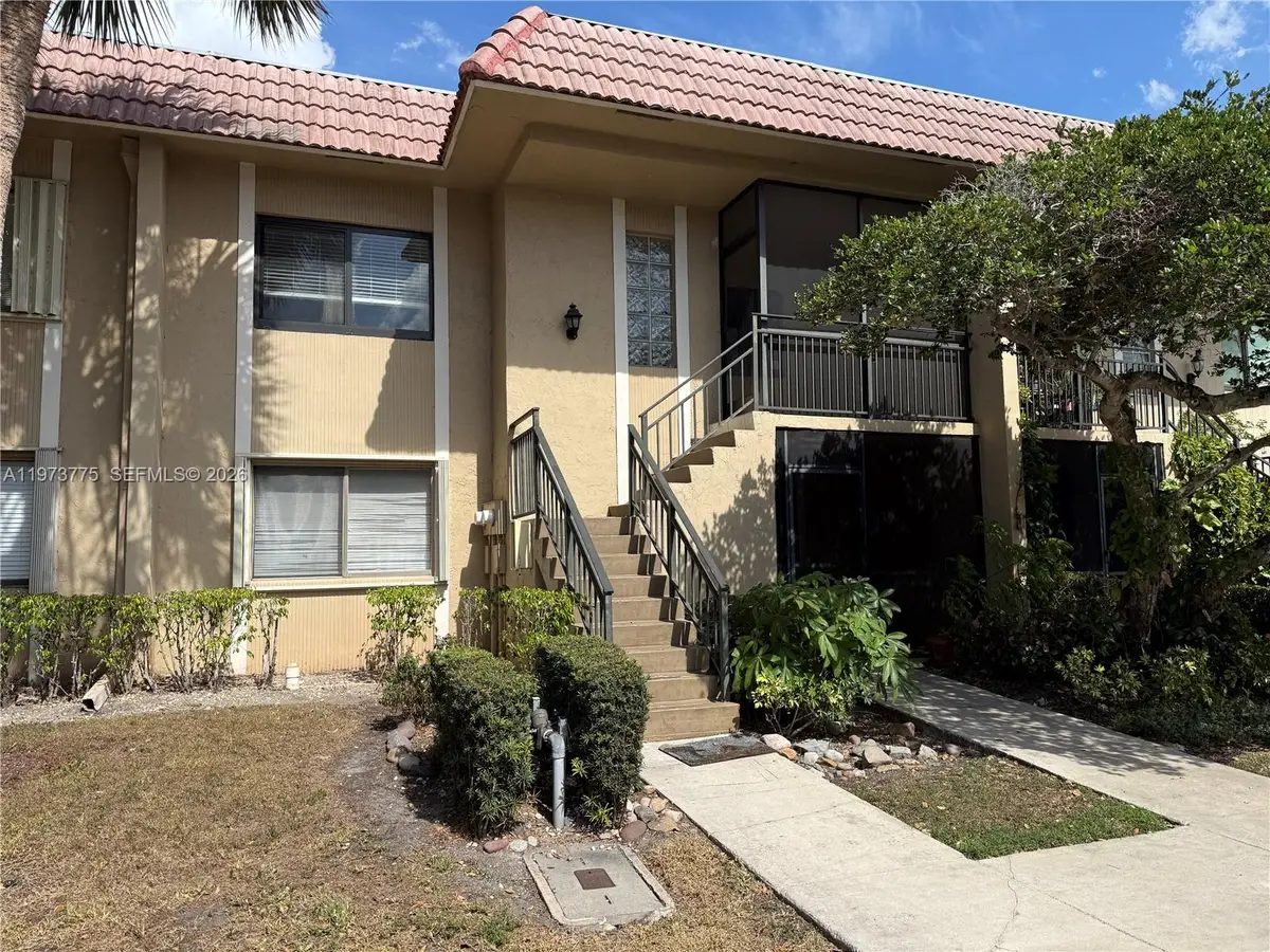 302 Lakeview Dr #204, Weston, FL 33326 - #1