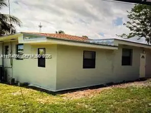 121 NW 188th St, Miami Gardens, FL 33169 - #2