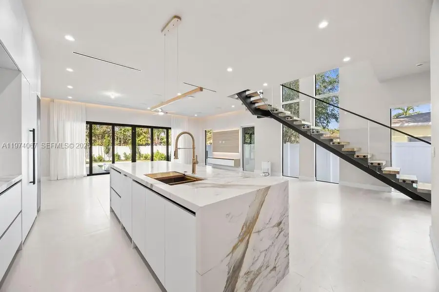 1135 NE 11th Ave, Fort Lauderdale, FL 33304 - #2