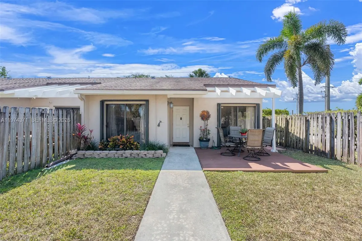 1064 E Lakes Dr, Deerfield Beach, FL 33064 - #1