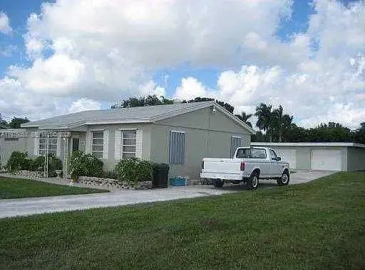 378 SW 6th St, Florida City, FL 33034