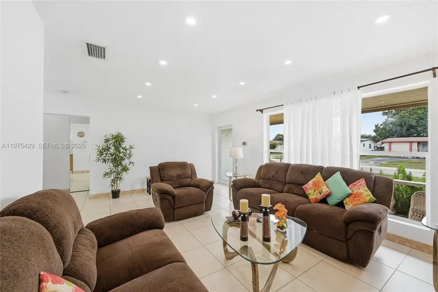 8641 NW 25th Ct, Sunrise, FL 33322 - #2