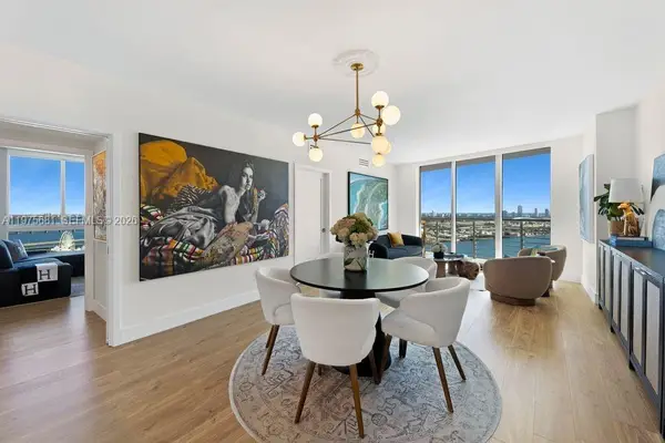 335 S Biscayne Blvd #3012, Miami, FL 33131