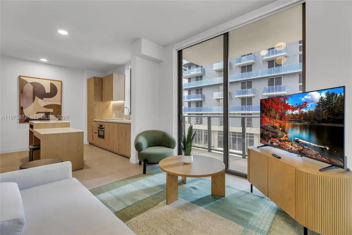 11 NE 6 St #407, Miami, FL 33132 - #1