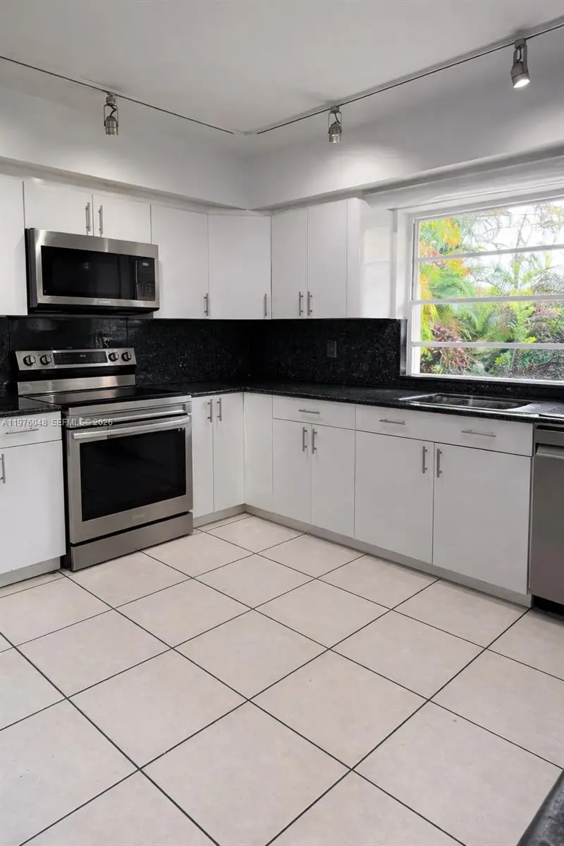 2110 NE 198th Ter, Miami, FL 33179 - #2