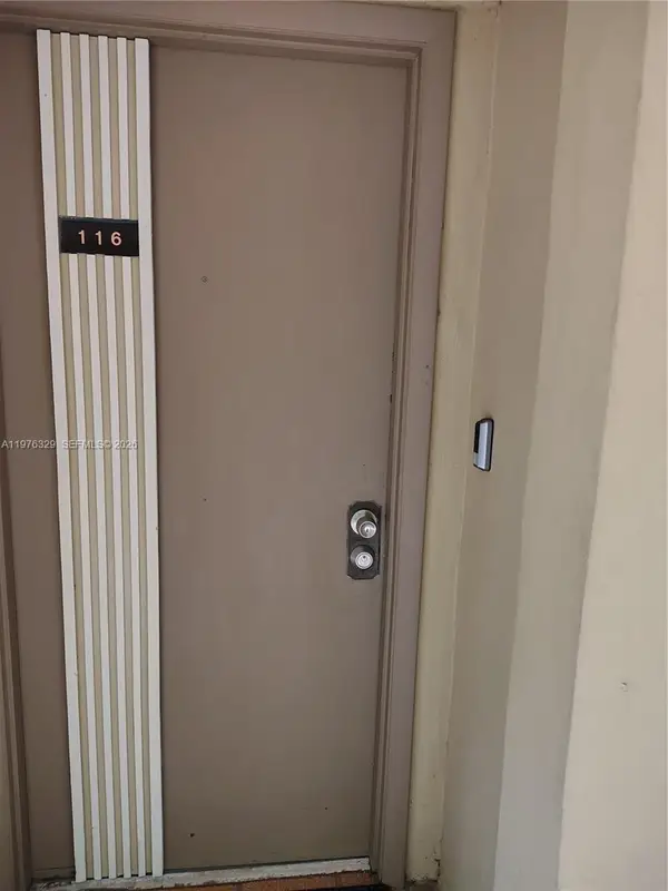 8635 NW 8th St #116, Miami, FL 33126