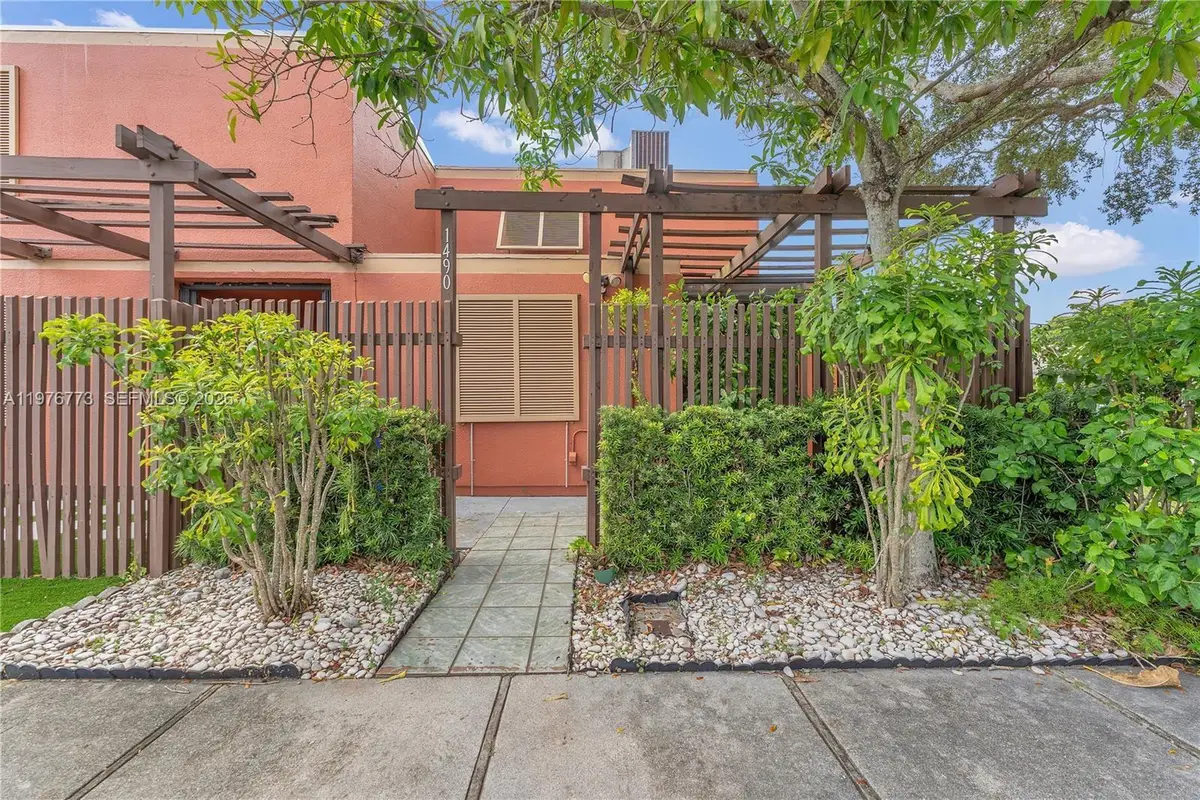 1490 Laguna Ln, Pembroke Pines, FL 33026 - #1