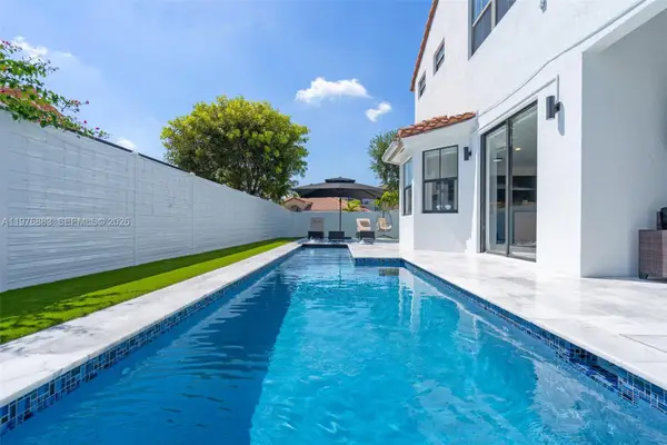 1005 NW 100th Ave, Miami, FL 33172